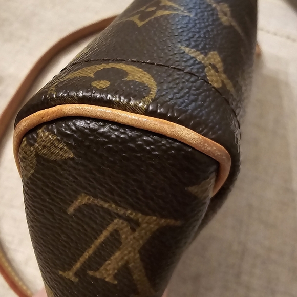 Louis Vuitton Beverly Pochette Clutch Bag - Picture 6 of 8